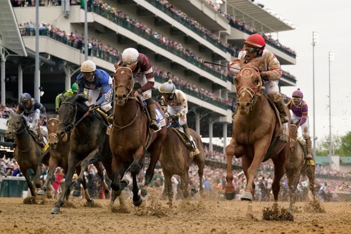 After making a ‘kitchen move’ around Messier, Sonny Leon and Rich Strike edged out favorite Epicenter at the finish.